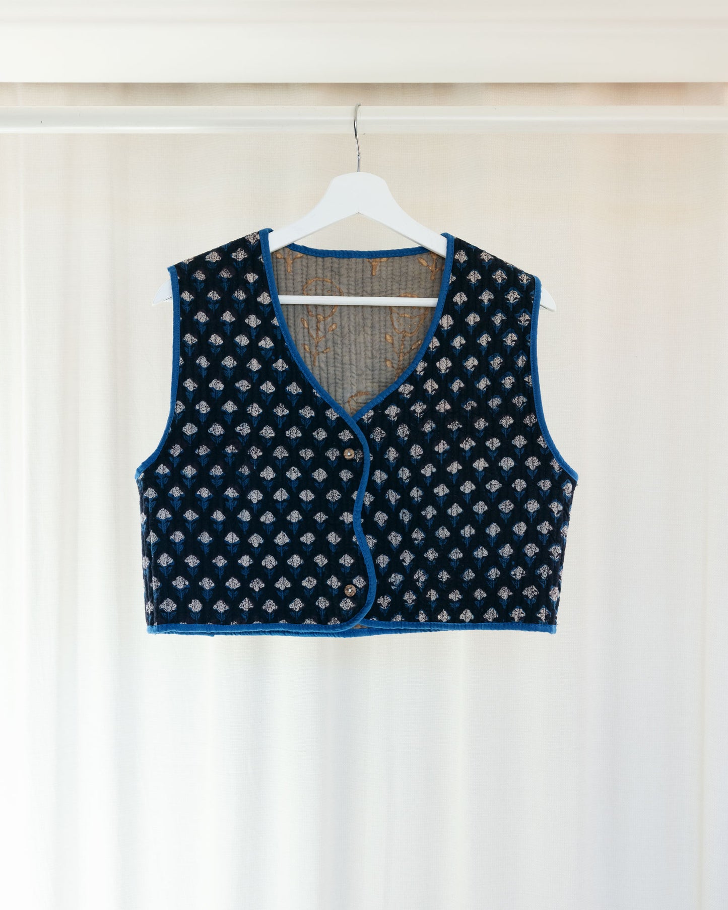 SS25 - MINA VEST /  DEEP BLACK AND WARM GREY