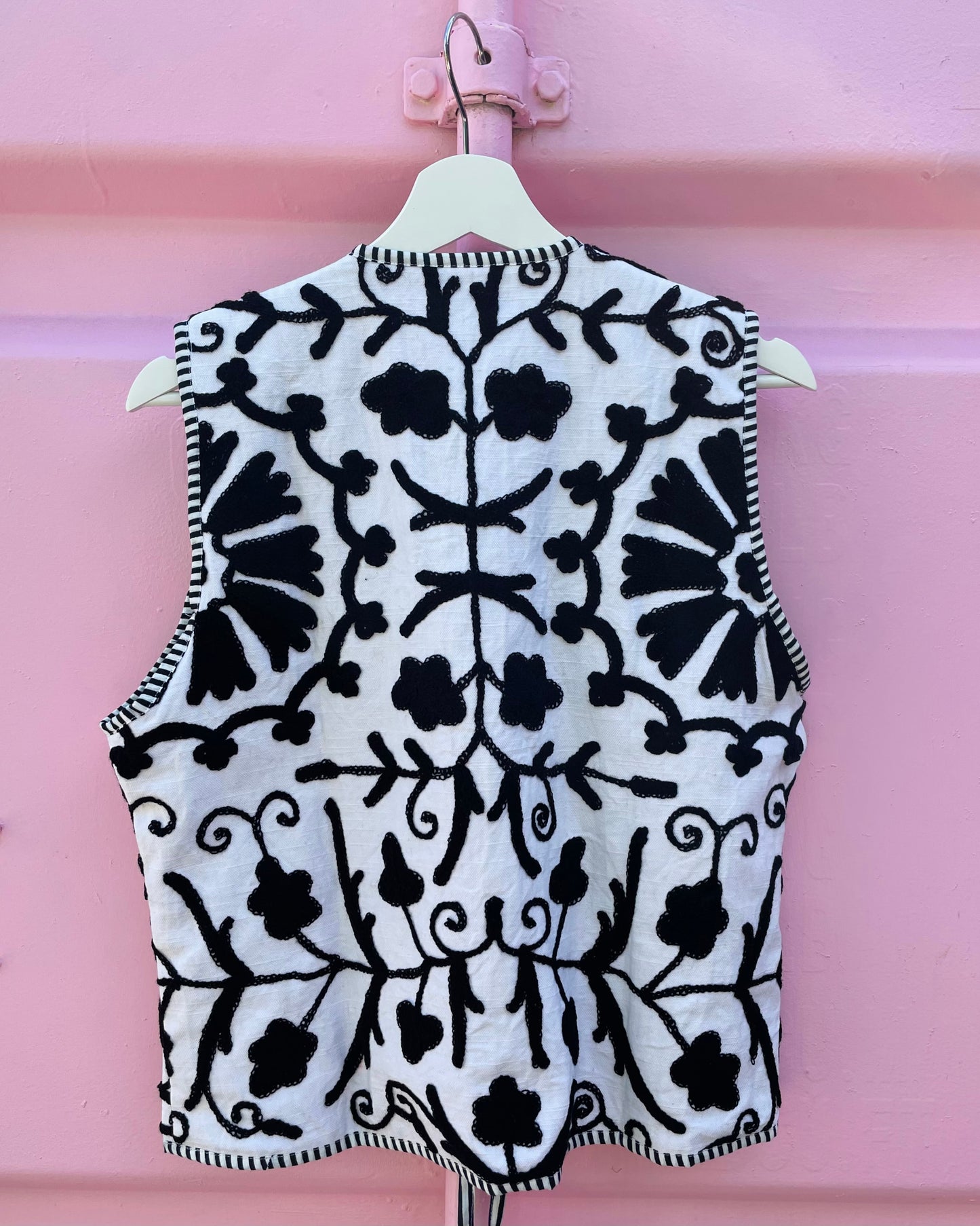 PRAANAM - KALA VEST / BLACK AND WHITE