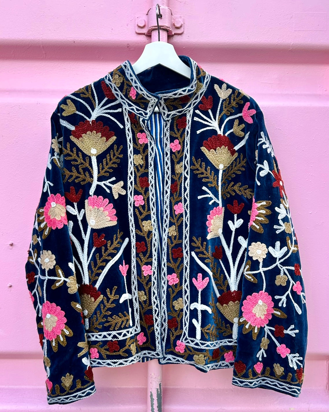 PRAANAM - VELVET SUZANI / DEEP BLUE