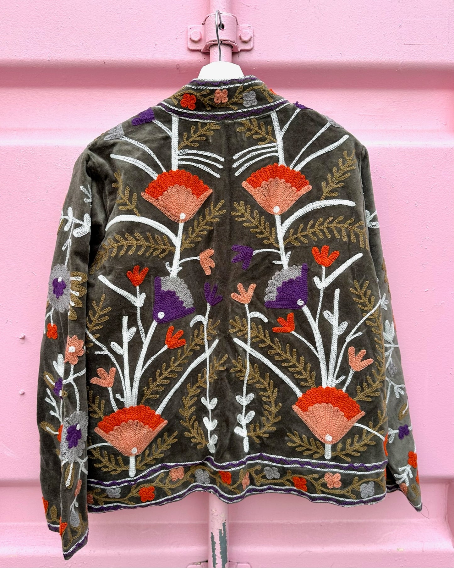 PRAANAM - VELVET SUZANI / SAGE GREEN