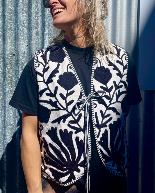 PRAANAM - KALA VEST / BLACK AND WHITE