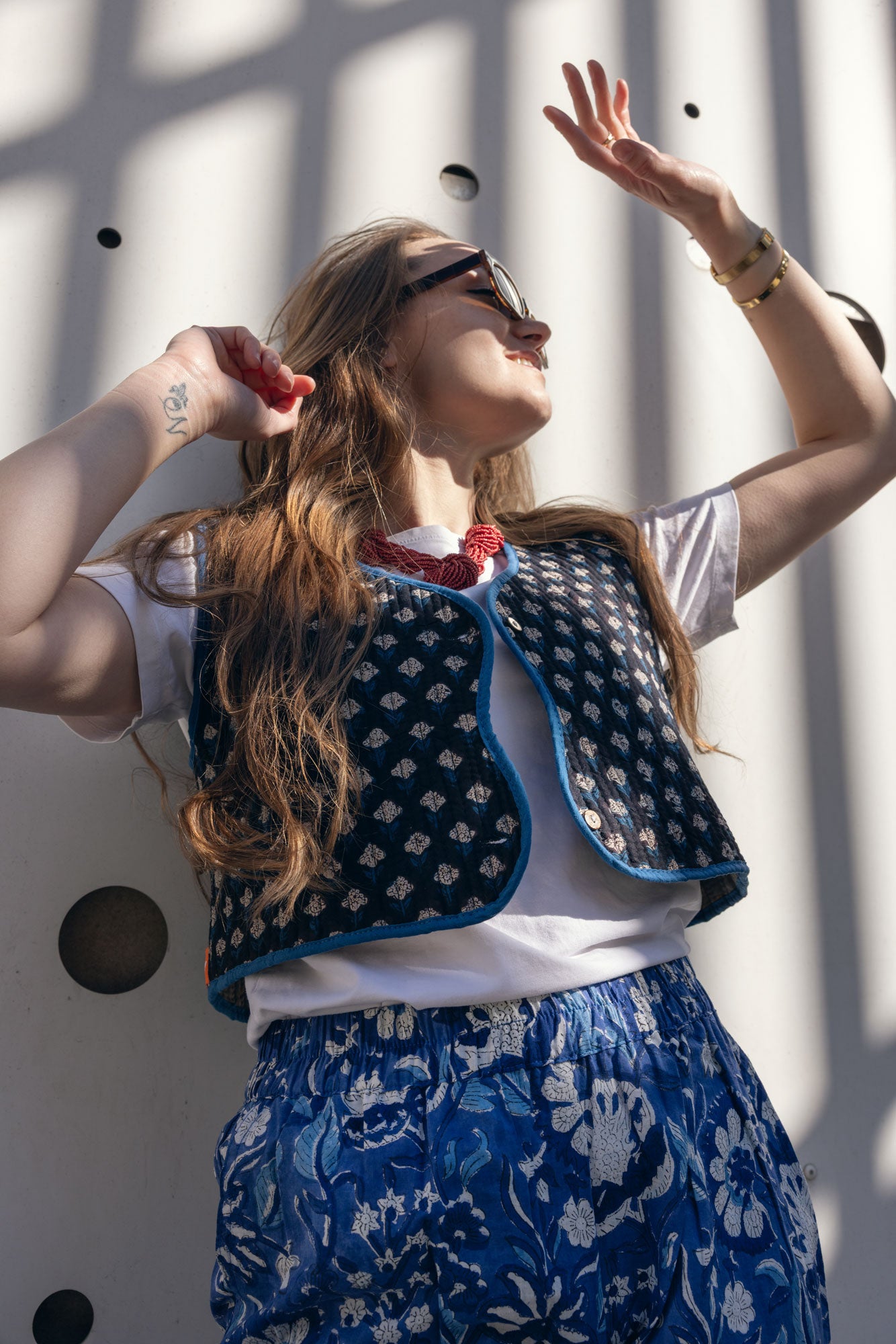 SS25 - MINA VEST /  DEEP BLACK AND WARM GREY