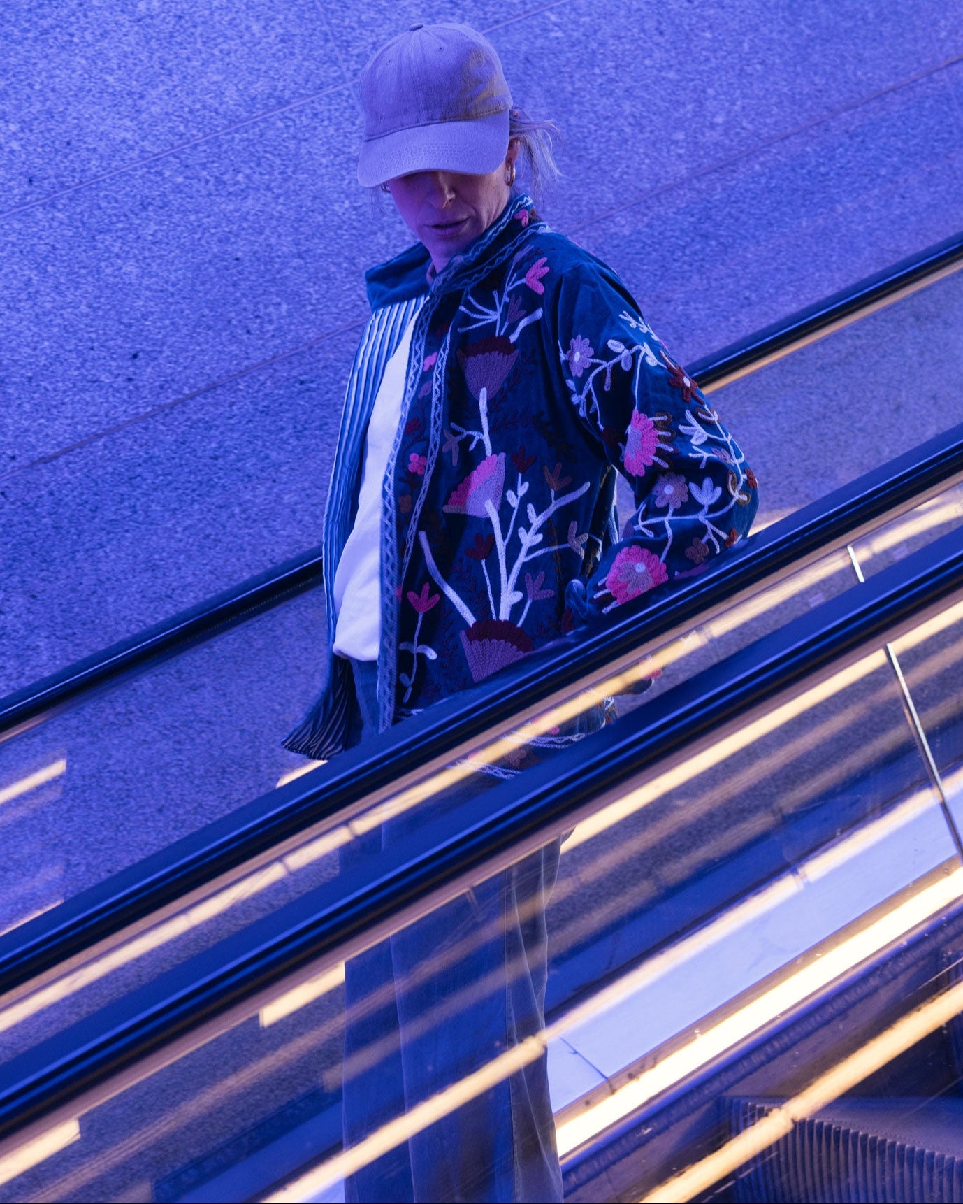 PRAANAM - VELVET SUZANI / DEEP BLUE