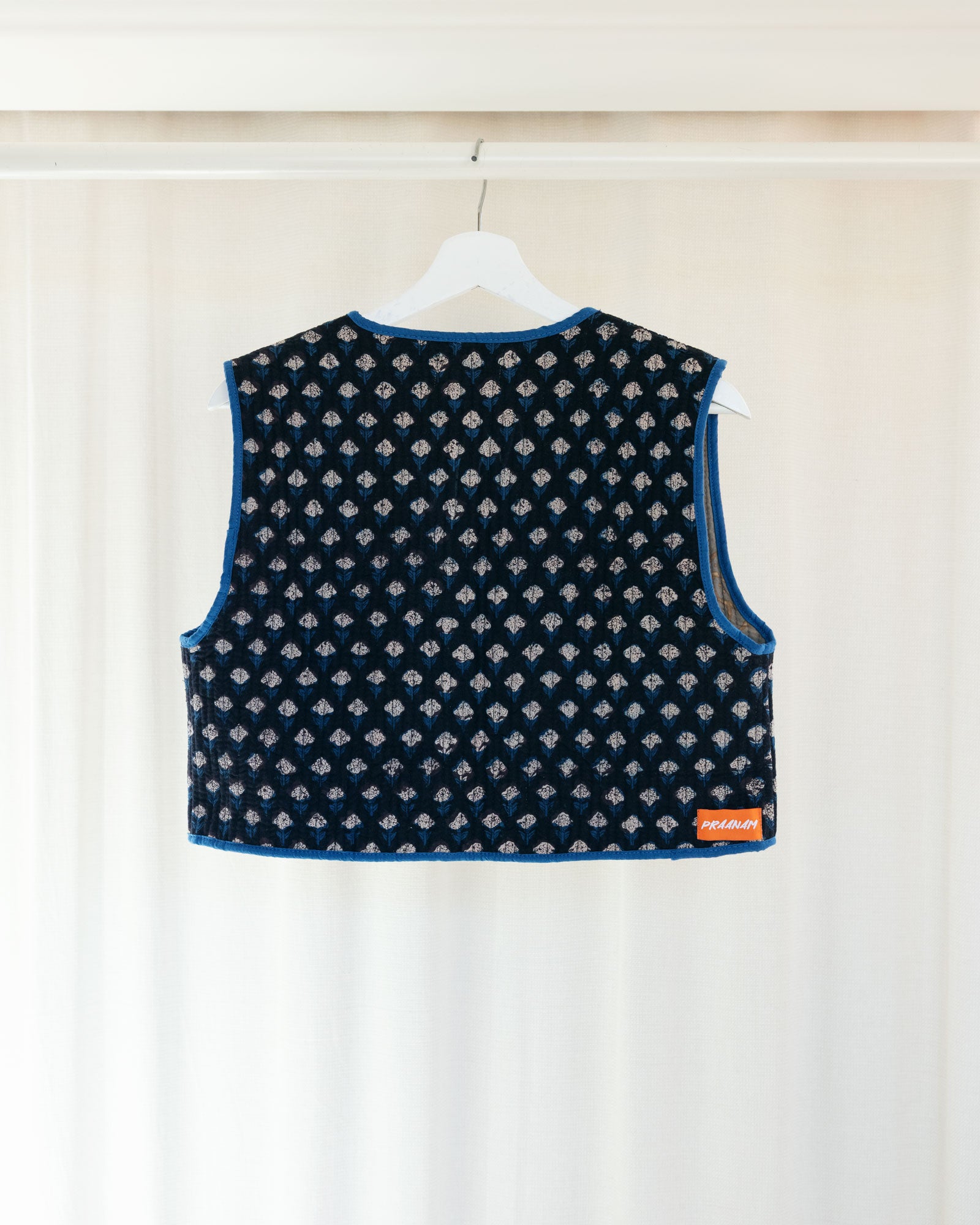 Mina vest - Deep Black and Blu