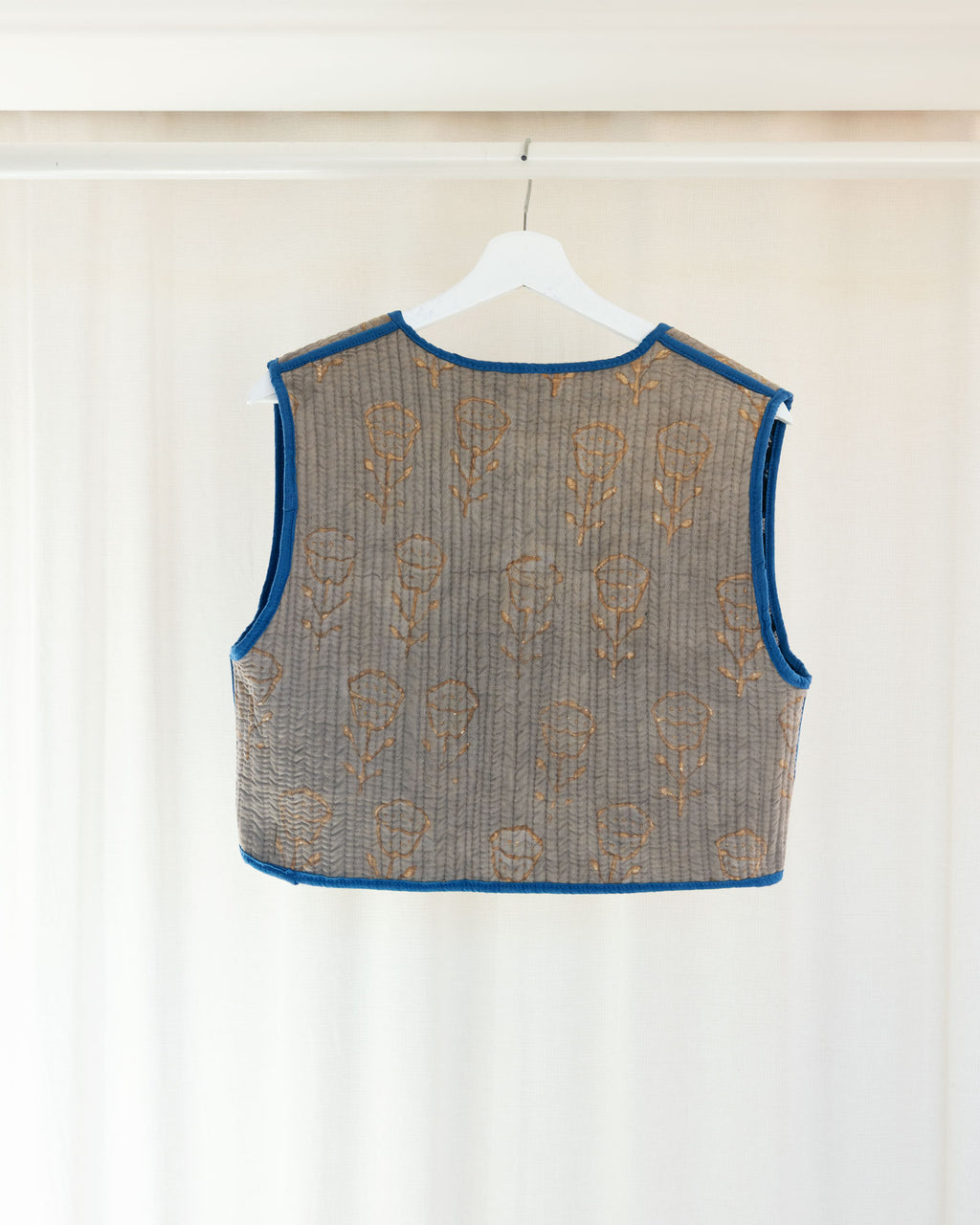 Mina vest - Deep Black and Blu