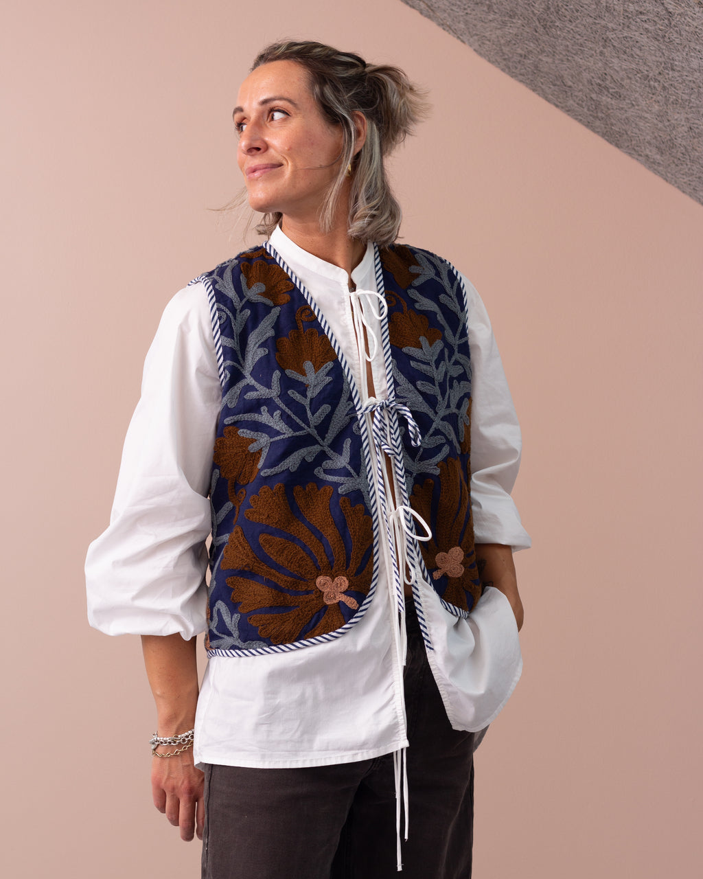 Kala Vest - Blue/Brown