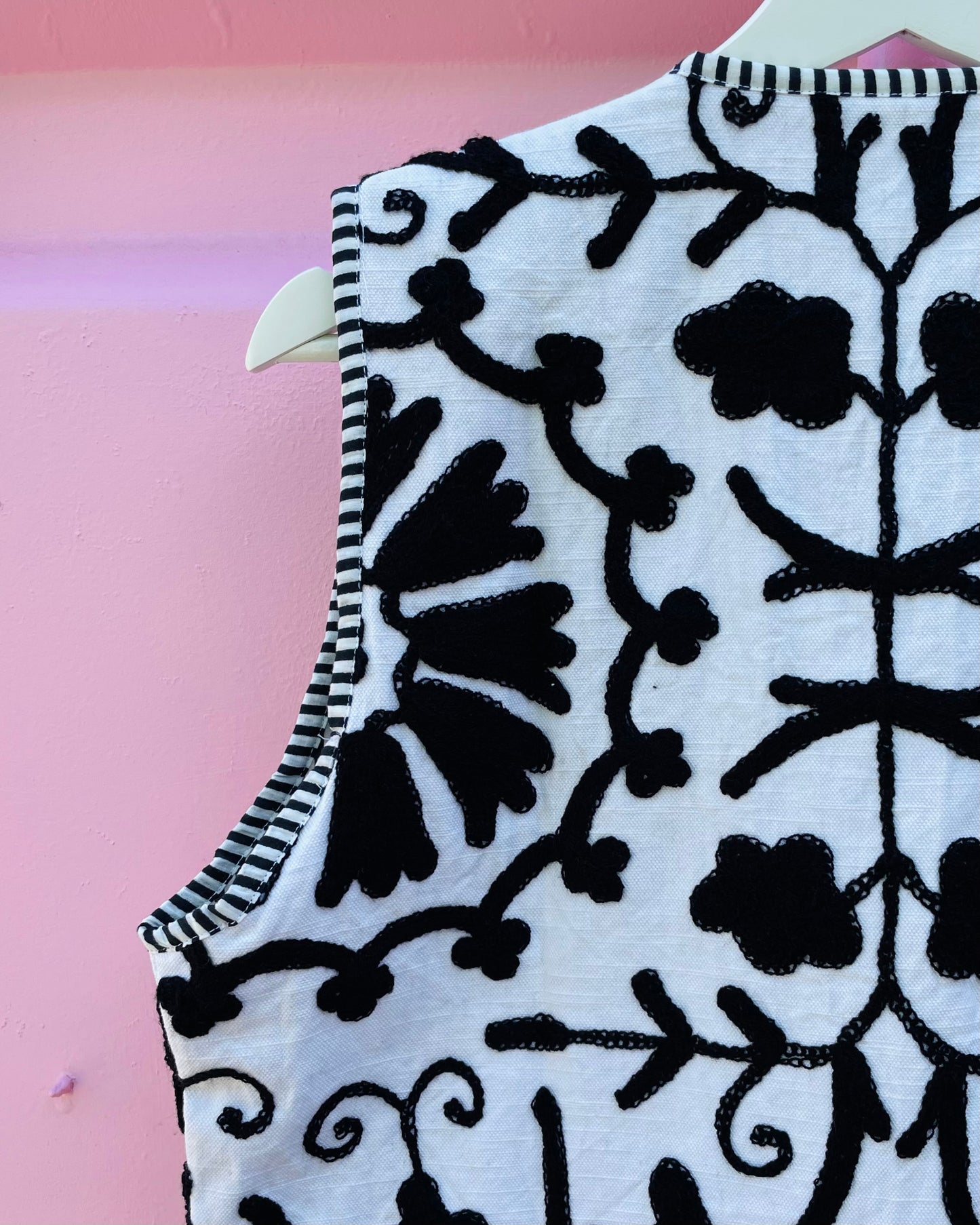 PRAANAM - KALA VEST / BLACK AND WHITE