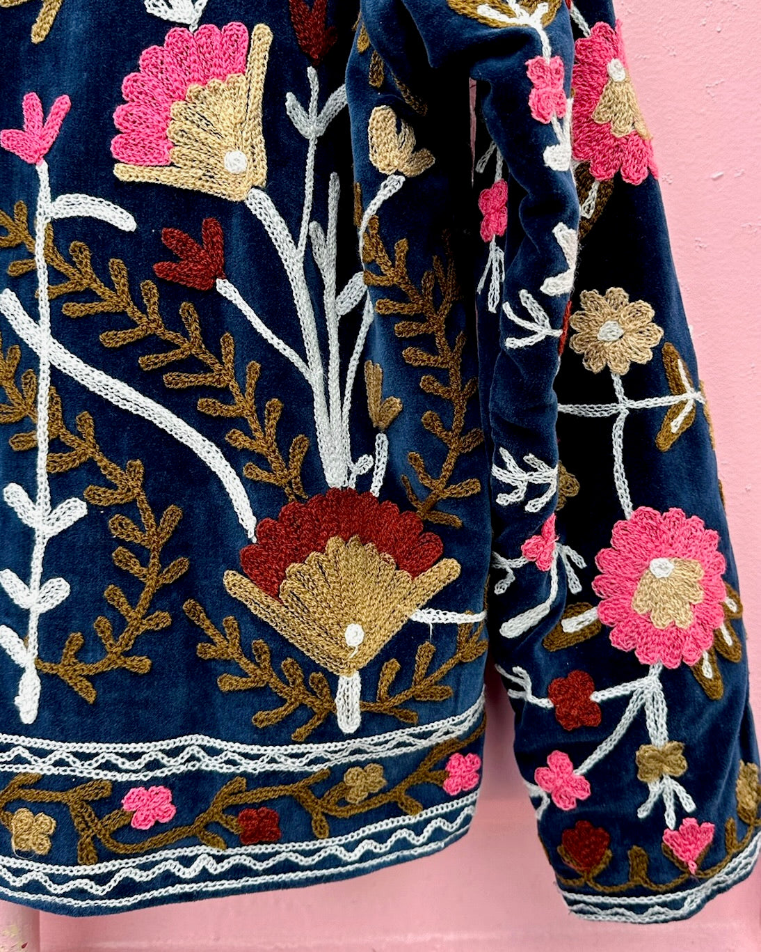 PRAANAM - VELVET SUZANI / DEEP BLUE