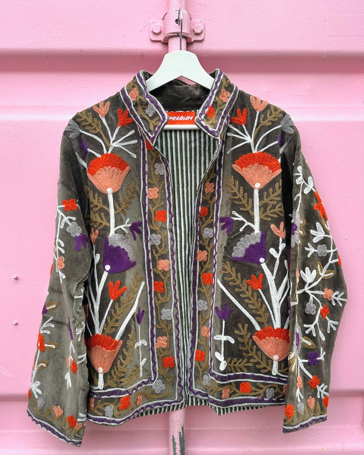 PRAANAM - VELVET SUZANI / SAGE GREEN