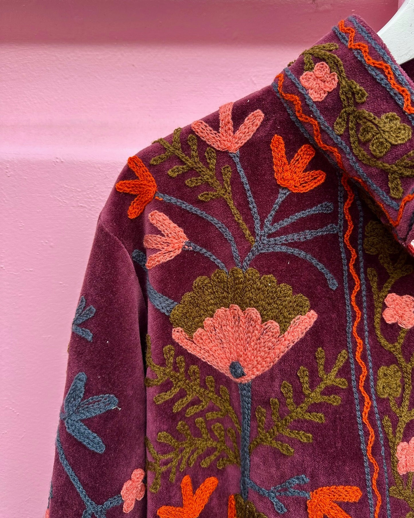 PRAANAM - VELVET SUZANI / RICH BURGUNDY