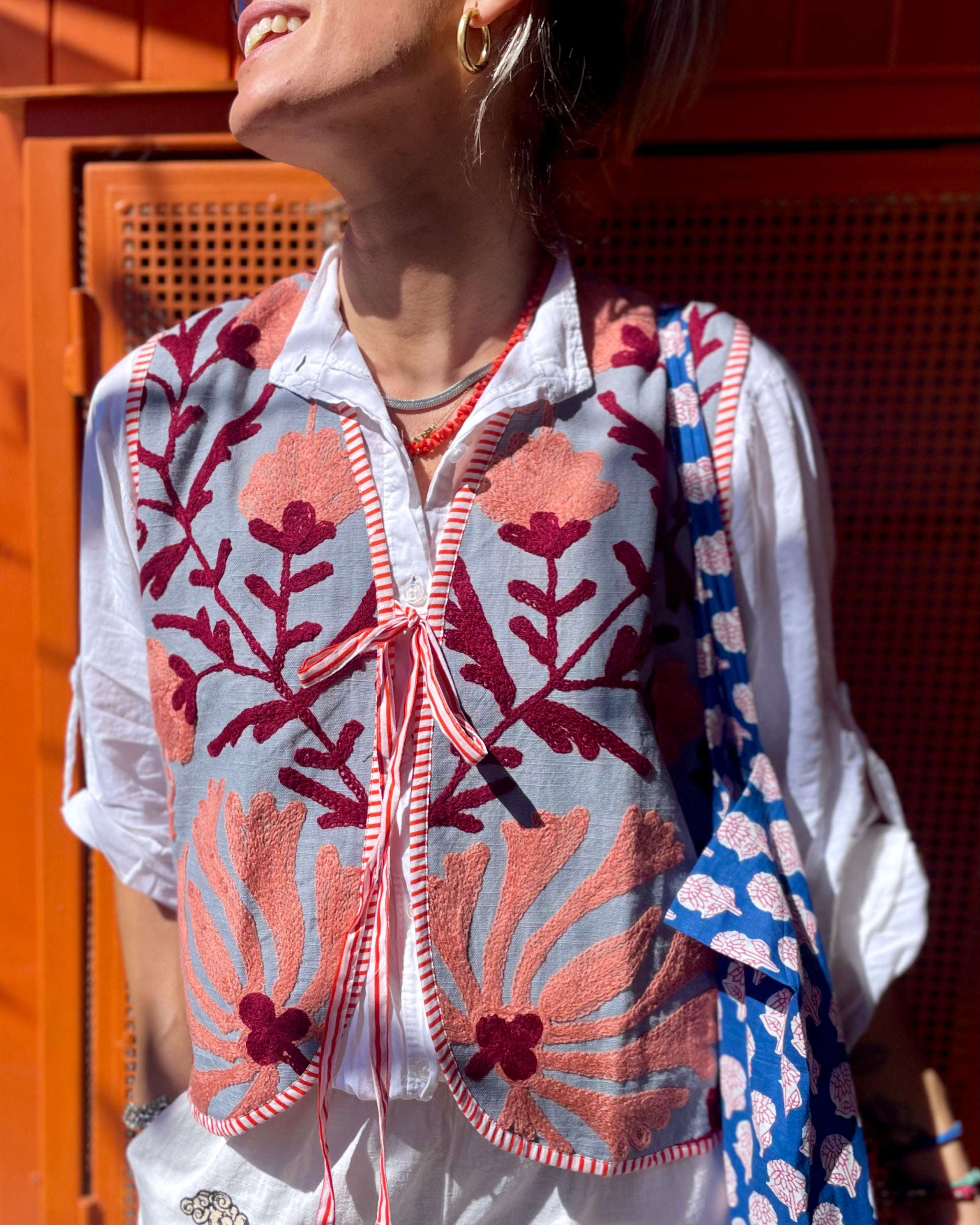 Kala Vest - Grey/Burgundy