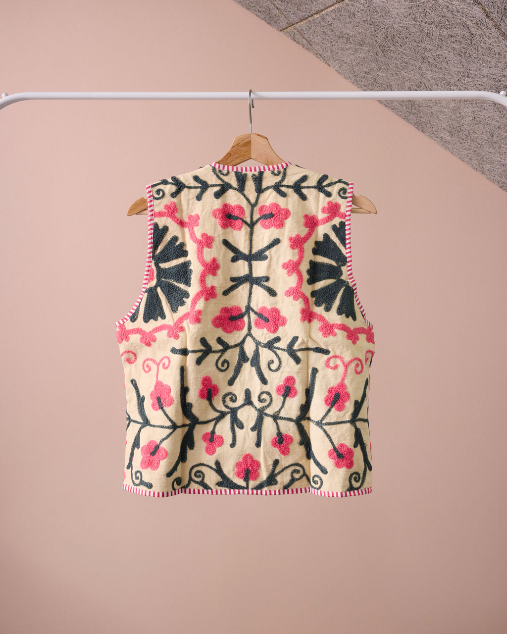cream/pink