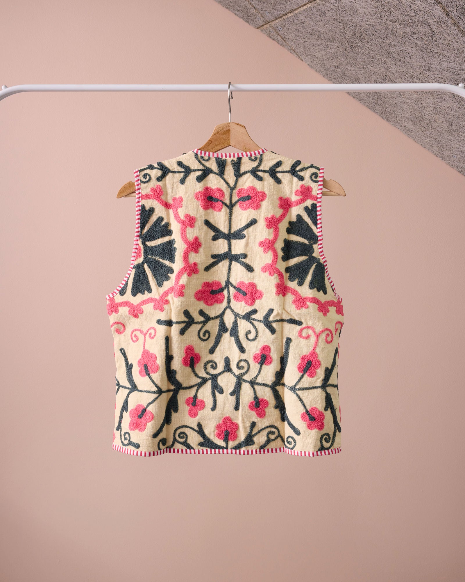 cream/pink