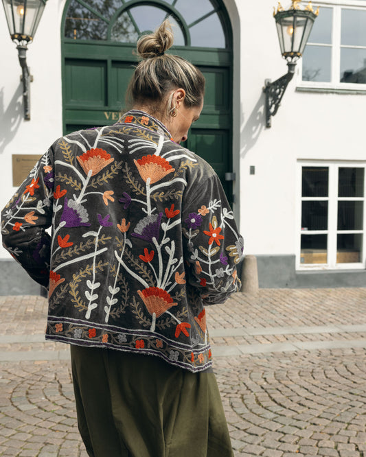 PRAANAM - VELVET SUZANI / SAGE GREEN